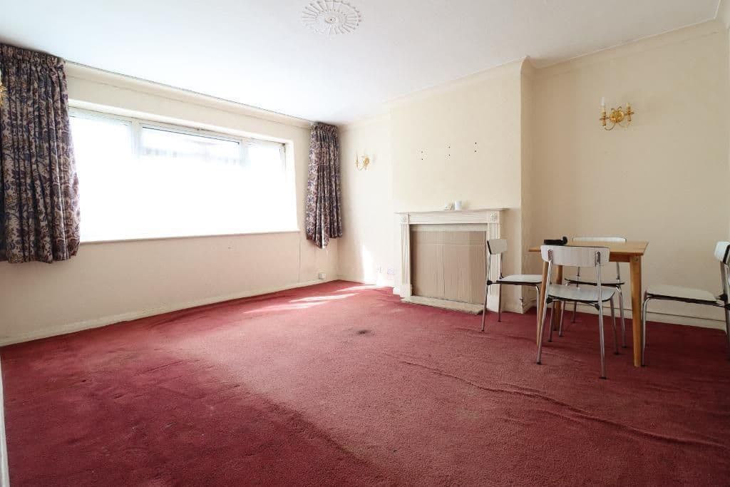 Sterling Avenue, Edgware, Middlesex HA8 - Image 2