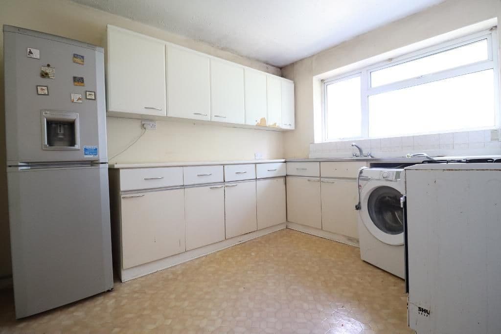 Sterling Avenue, Edgware, Middlesex HA8 - Image 3