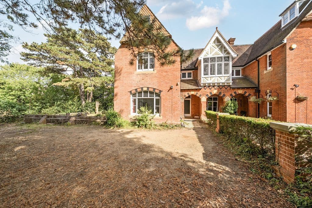 View property at The Drive, Tonbridge TN9