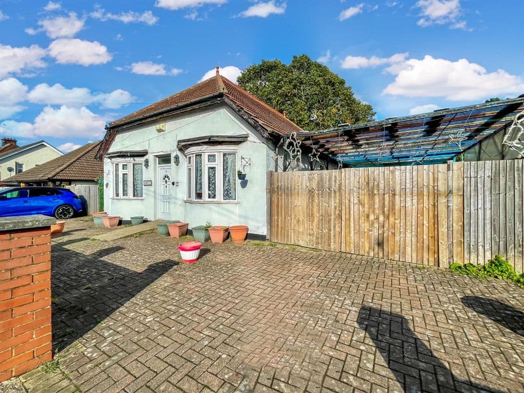 View property at Arundel Road, Luton, Bedfordshire LU4