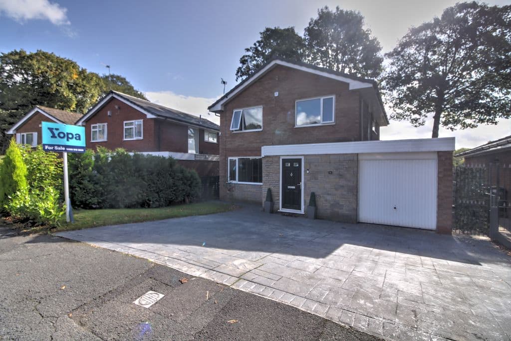 View property at Hartwell Close, Bolton BL2