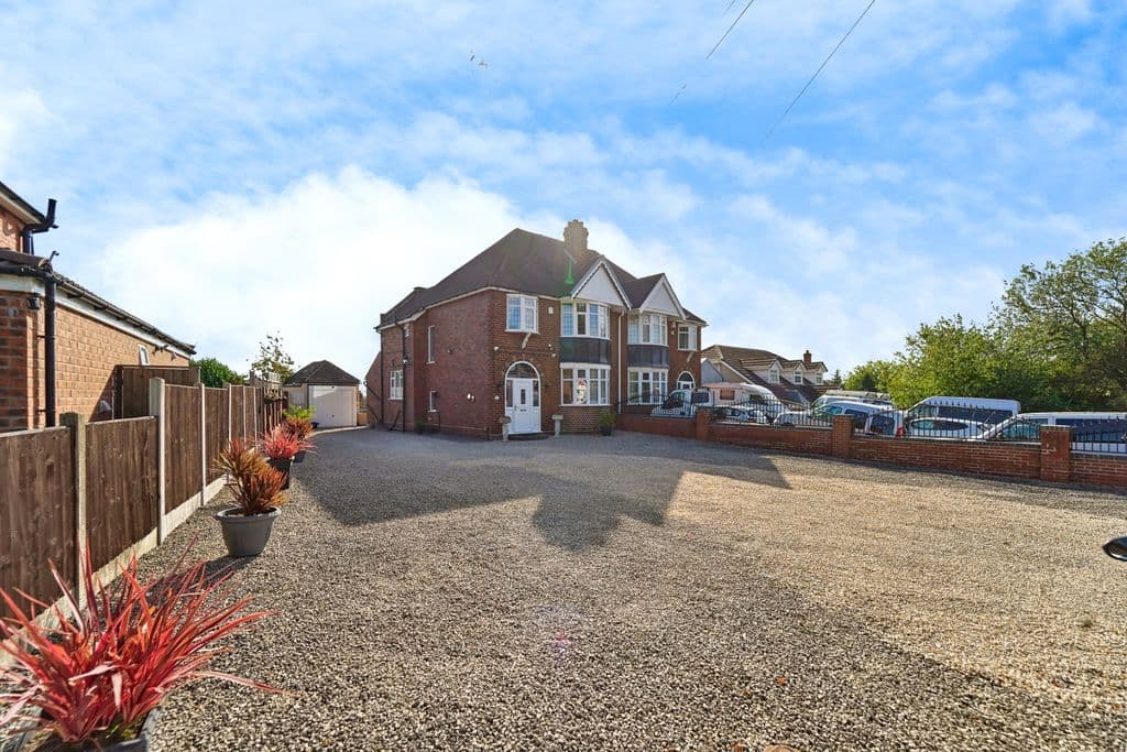 View property at Vicarage Road, Bilston WV14