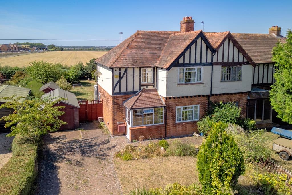 View property at Grove Lane, Great Kimble, Aylesbury, Buckinghamshire HP17