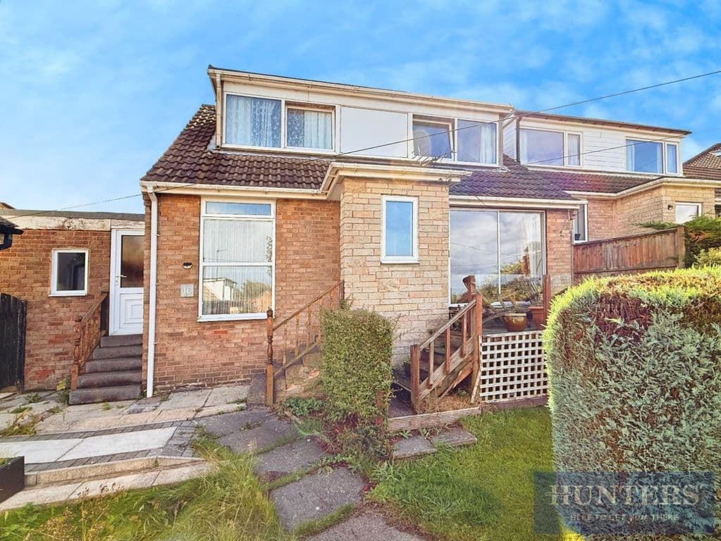 View property at Larkfield Avenue, Rawdon, Leeds LS19