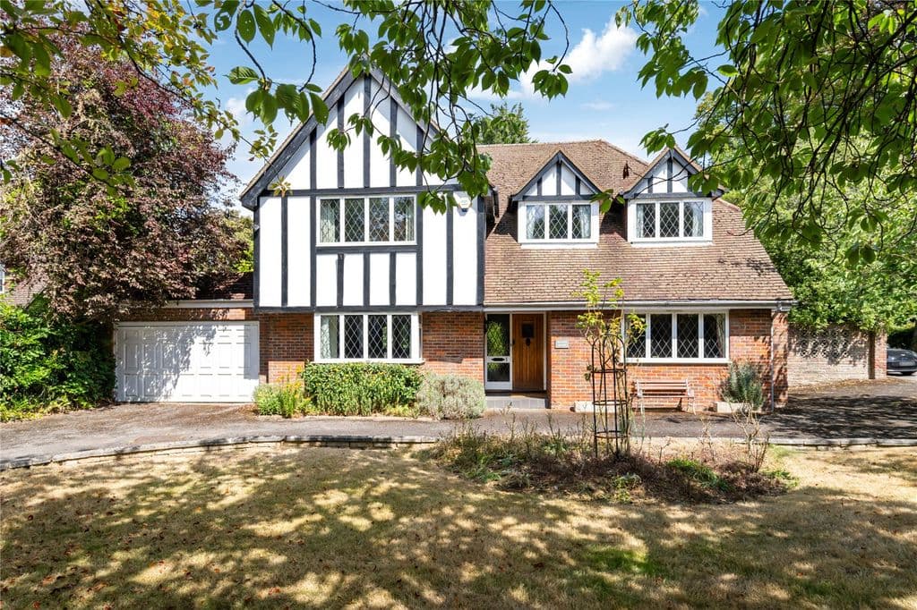 View property at Dove Park, Chorleywood, Rickmansworth, Hertfordshire WD3