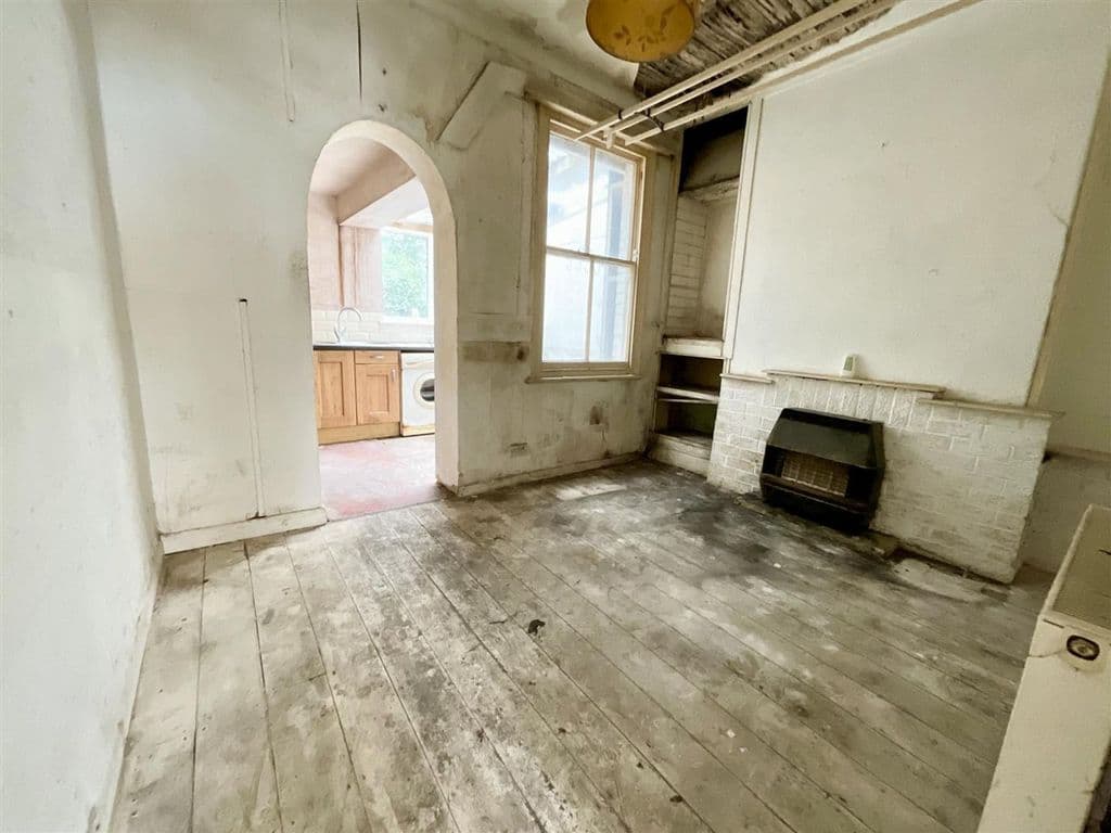 Commercial Street, Scarborough YO12 - Image 3