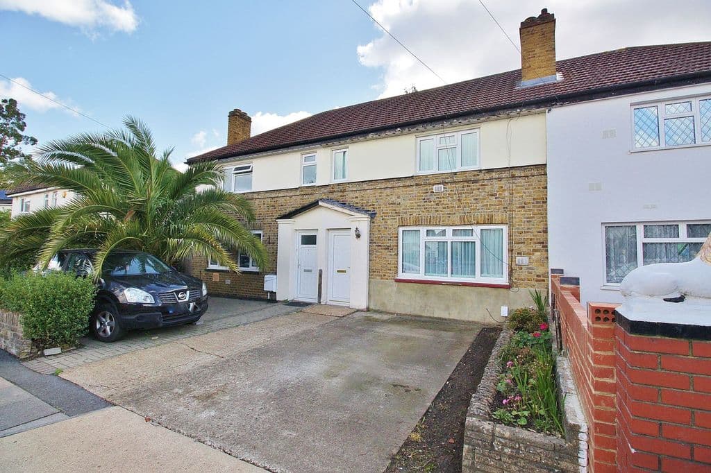 View property at Corporation Avenue, Hounslow TW4
