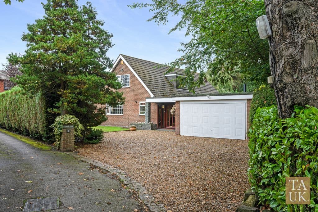 View property at The Rowans, Aughton L39