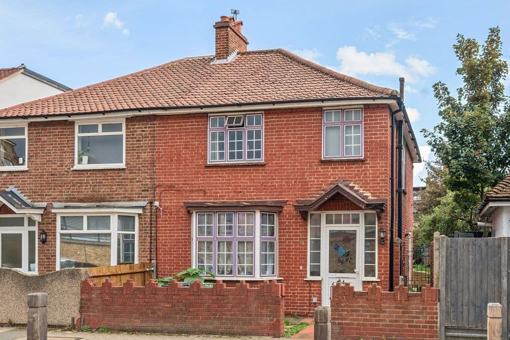 View property at Broadwater Road, London SW17