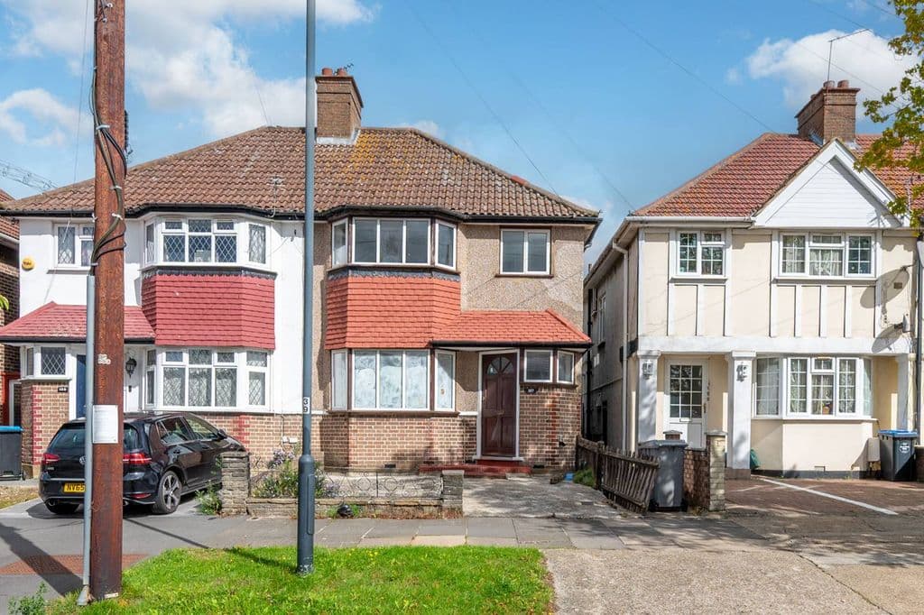 Oakington Manor Drive, Wembley HA9 - Image 2