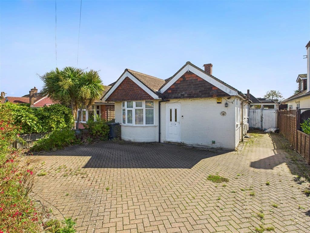 Halliford Road, Sunbury-On-Thames TW16 - Image 1