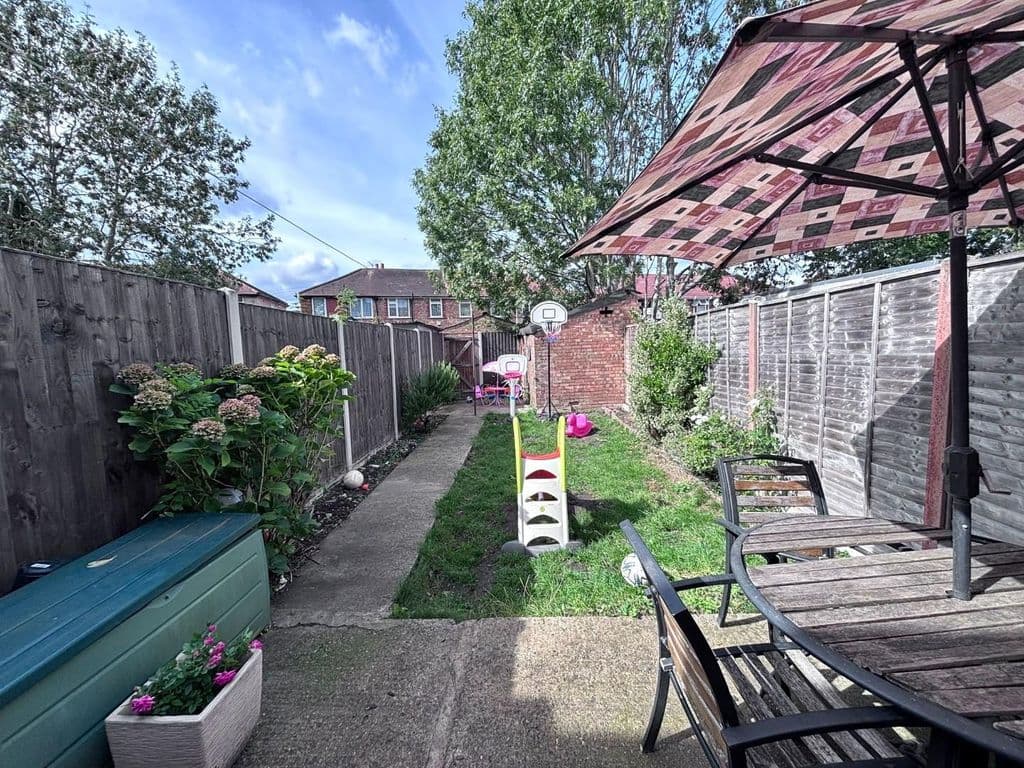 Warwick Crescent, Hayes UB4 - Image 10