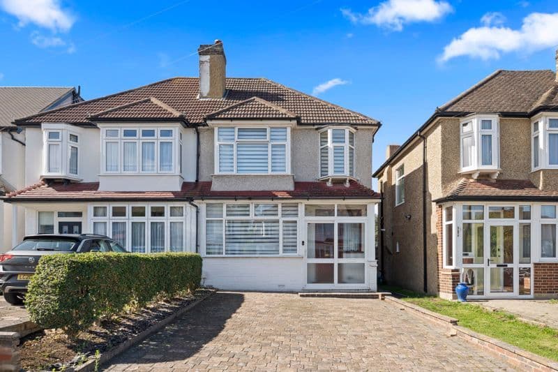Ardrossan Gardens, Worcester Park KT4 - Image 1