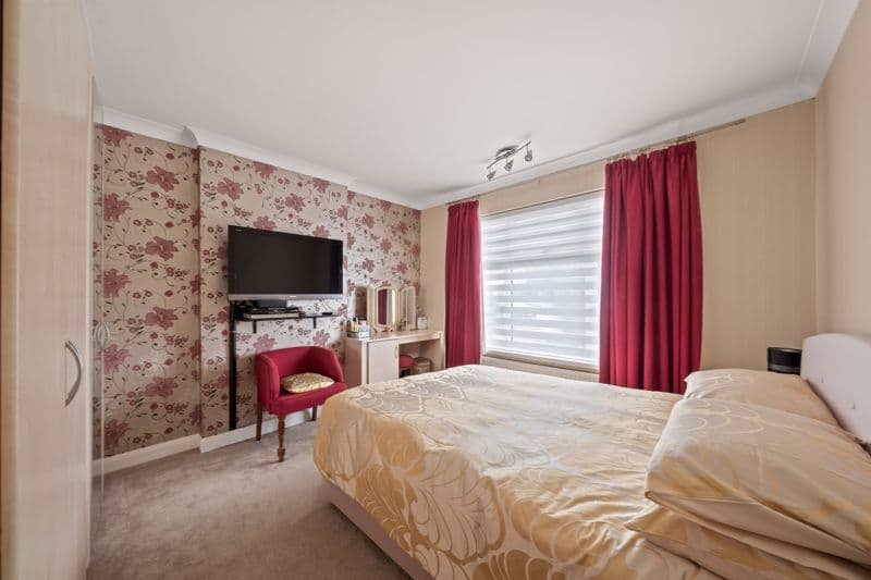 Ardrossan Gardens, Worcester Park KT4 - Image 10