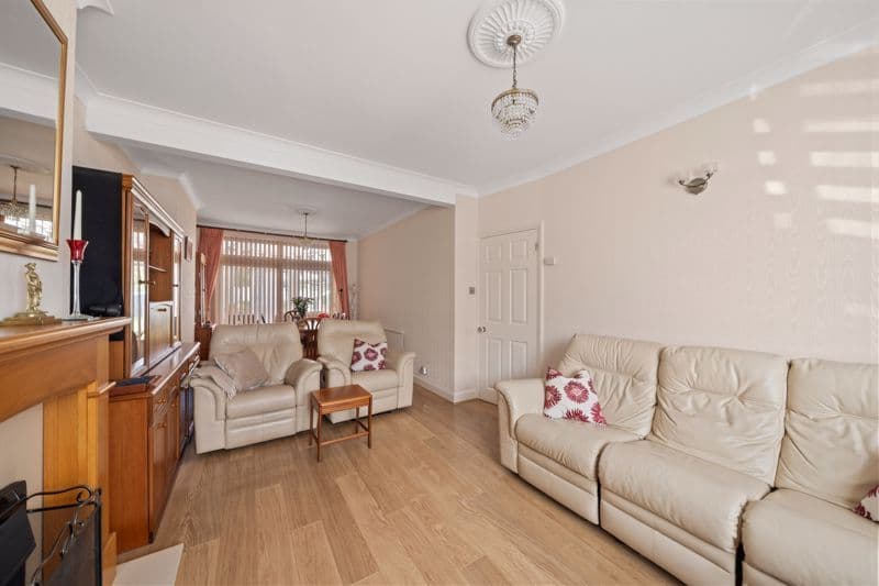 Ardrossan Gardens, Worcester Park KT4 - Image 3