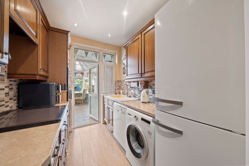 Ardrossan Gardens, Worcester Park KT4 - Image 5