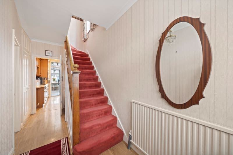 Ardrossan Gardens, Worcester Park KT4 - Image 8