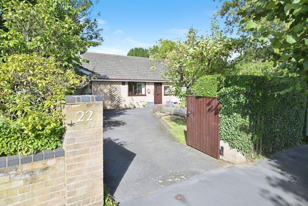 View property at Kings Road, St. Neots PE19
