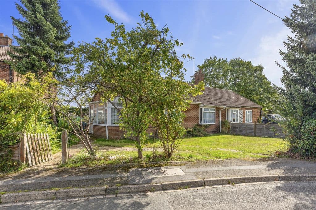 View property at Earle Howe Road, Holmer Green (No Chain) HP15