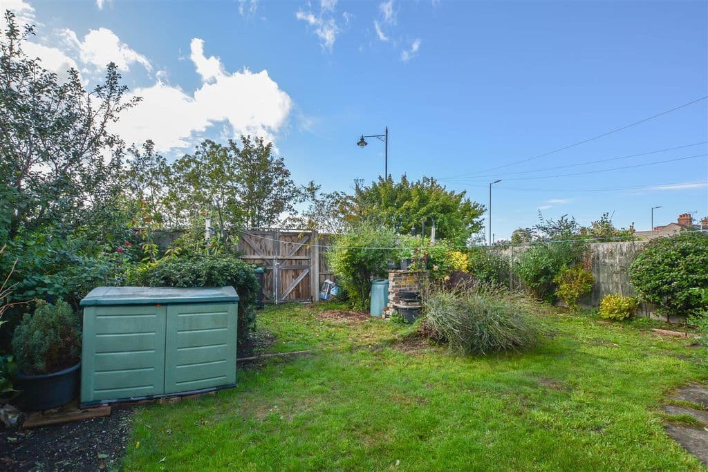 North Road Avenue, Brentwood CM14 - Image 2