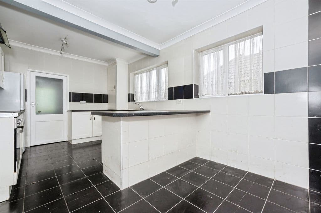 Southend Road, Grays RM17 - Image 3
