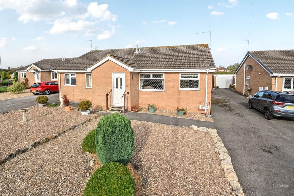 View property at Hillcrest Court, Tadcaster, North Yorkshire LS24