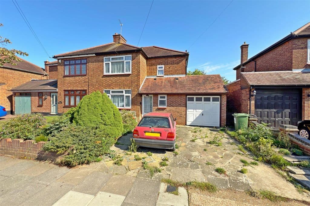 Lodge Avenue, Gidea Park RM2 - Image 1