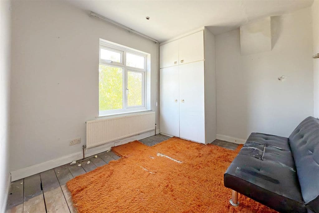 Lodge Avenue, Gidea Park RM2 - Image 10