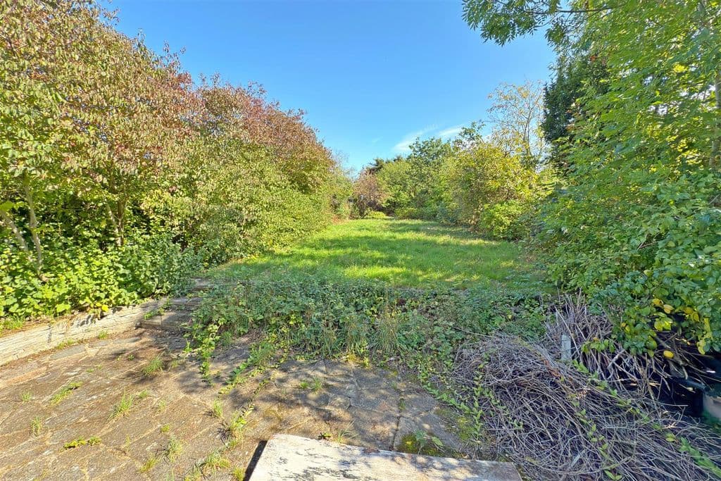 Lodge Avenue, Gidea Park RM2 - Image 4