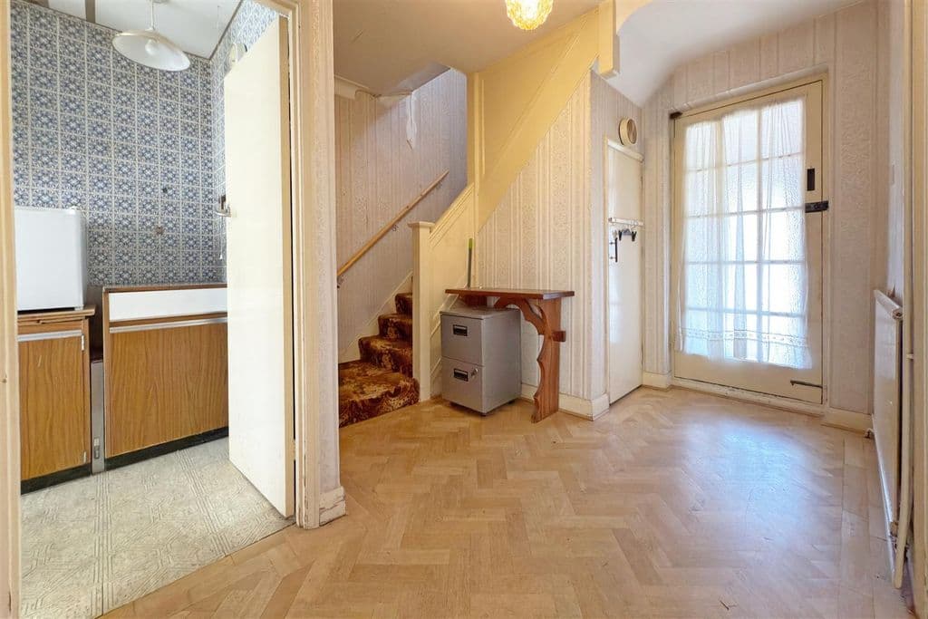 Lodge Avenue, Gidea Park RM2 - Image 6