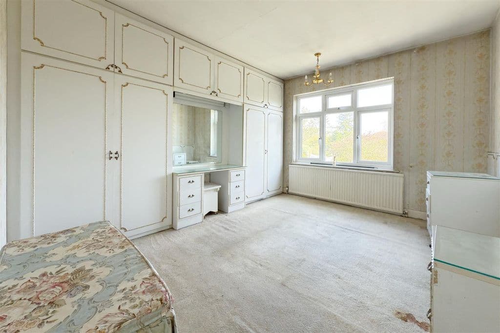 Lodge Avenue, Gidea Park RM2 - Image 9