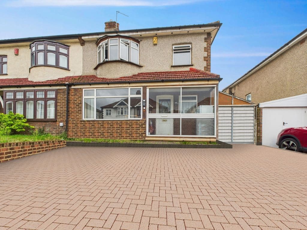 View property at Harvel Crescent, London SE2