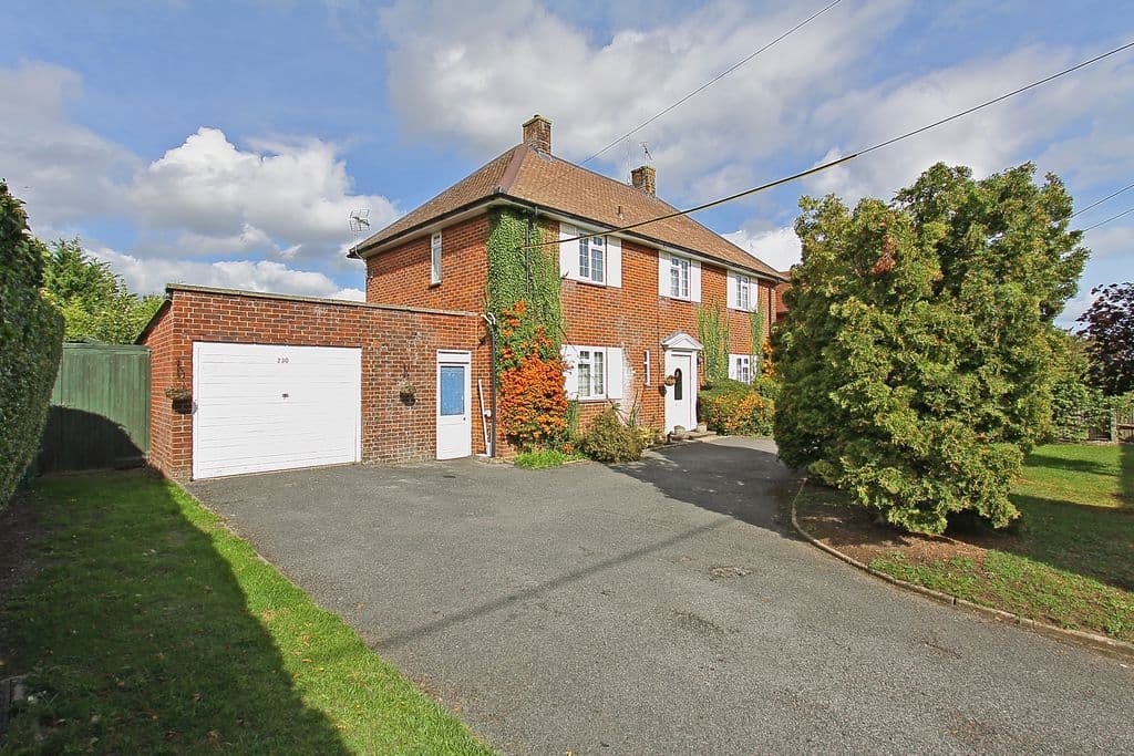 Weyhill Road, Andover SP10 - Image 2