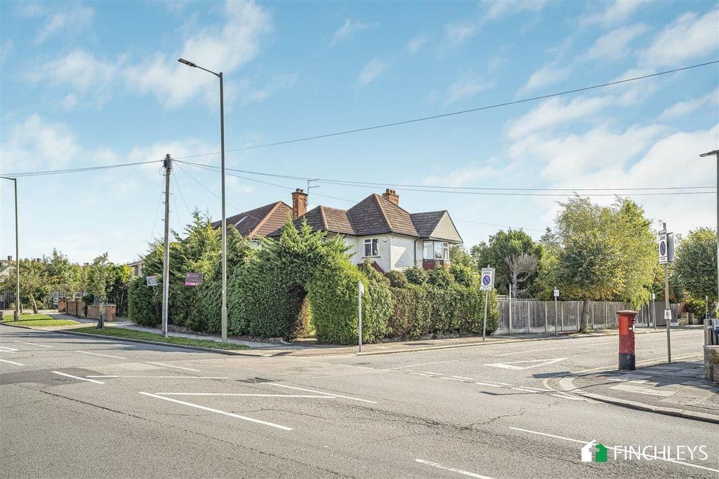 View property at Selvage Lane, Mill Hill NW7
