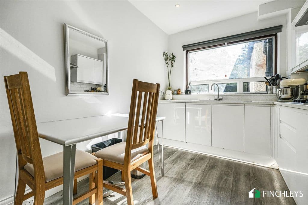 Selvage Lane, Mill Hill NW7 - Image 11