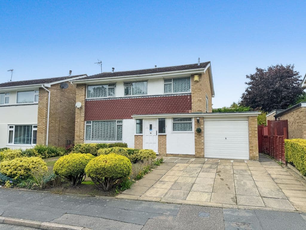 Melville Avenue, Frimley, Camberley, Surrey GU16 - Image 1