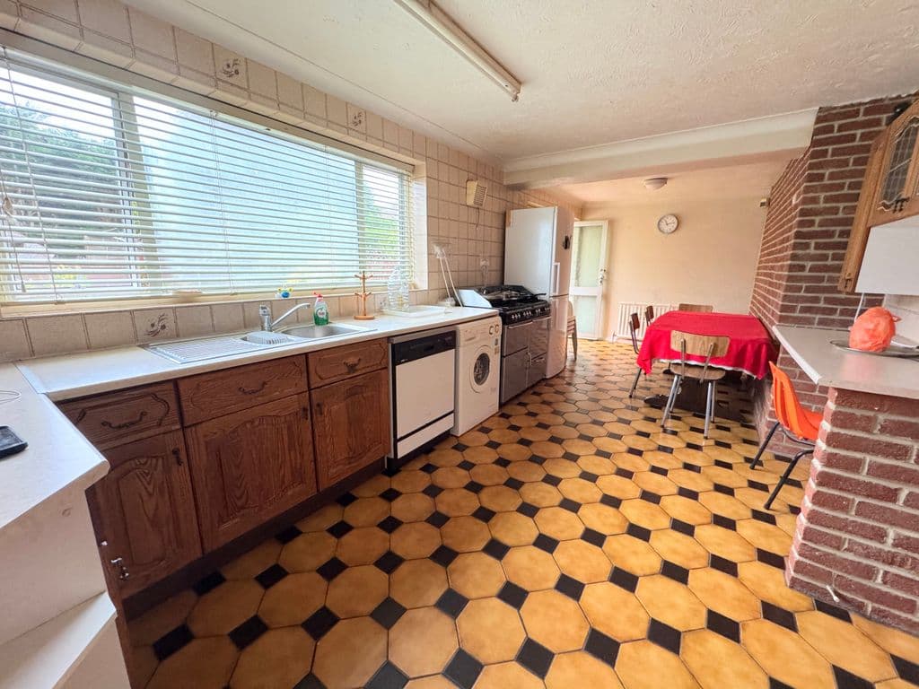 Melville Avenue, Frimley, Camberley, Surrey GU16 - Image 3