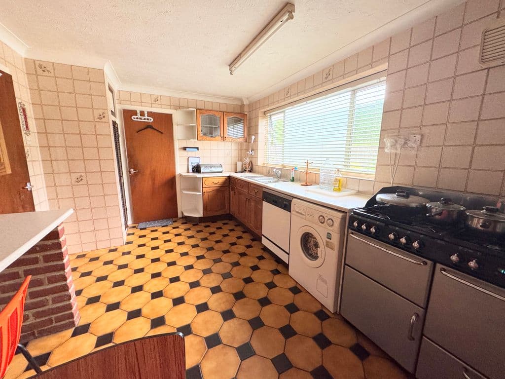 Melville Avenue, Frimley, Camberley, Surrey GU16 - Image 8