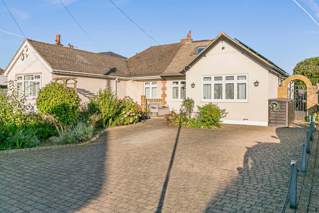 View property at Watersplash Road, Shepperton, Surrey TW17