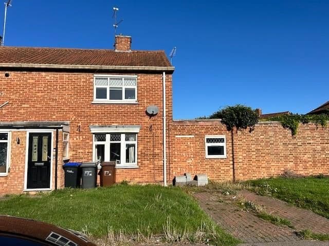 View property at Aynho Crescent, Northampton NN2