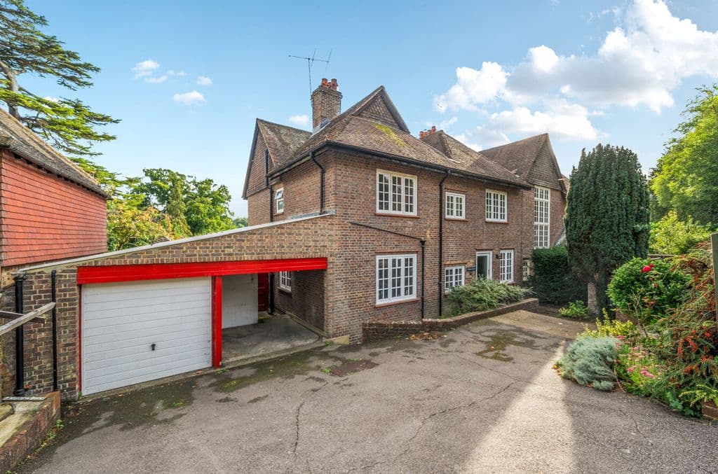 View property at Guildford, Surrey GU2