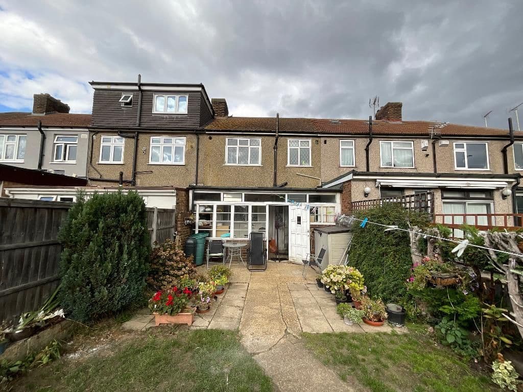 Castle Avenue, Rainham, Essex RM13 - Image 1