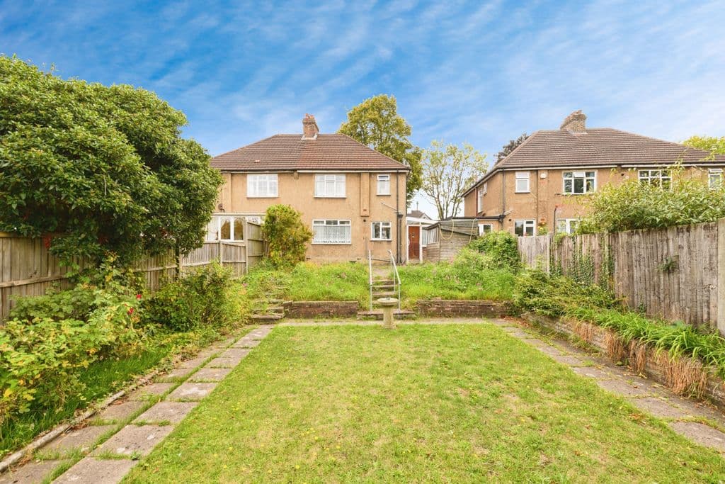 Beddington Gardens, Wallington SM6 - Image 4