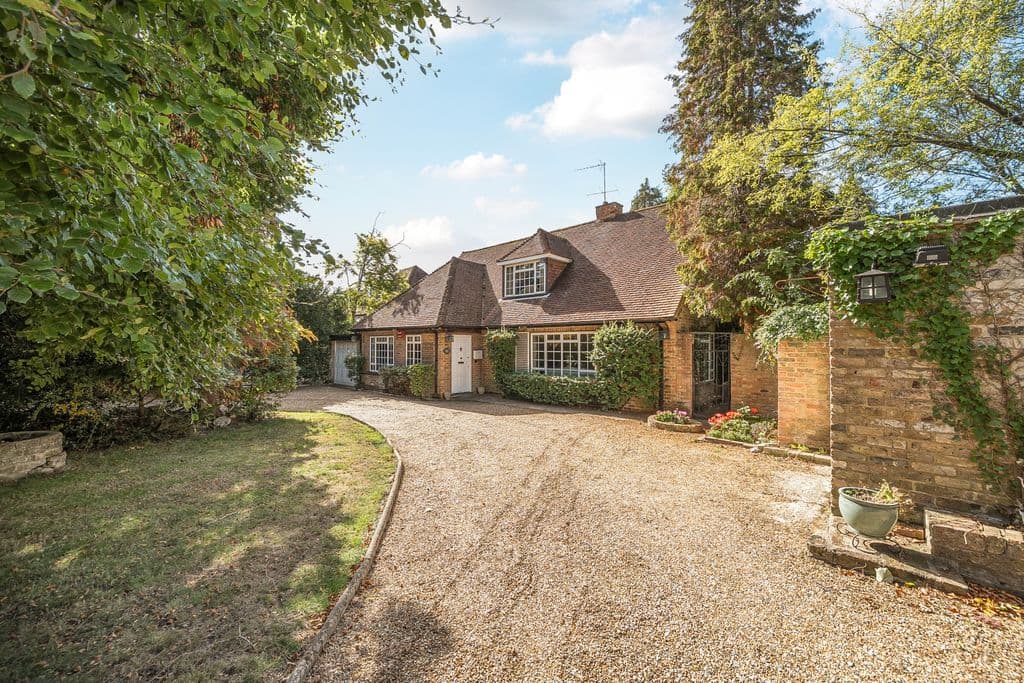 View property at Howards Thicket, Gerrards Cross, Buckinghamshire SL9