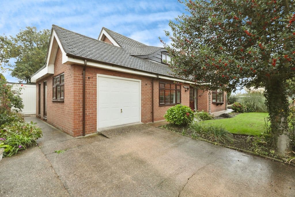 View property at Slaynes Lane, Misson, Doncaster DN10