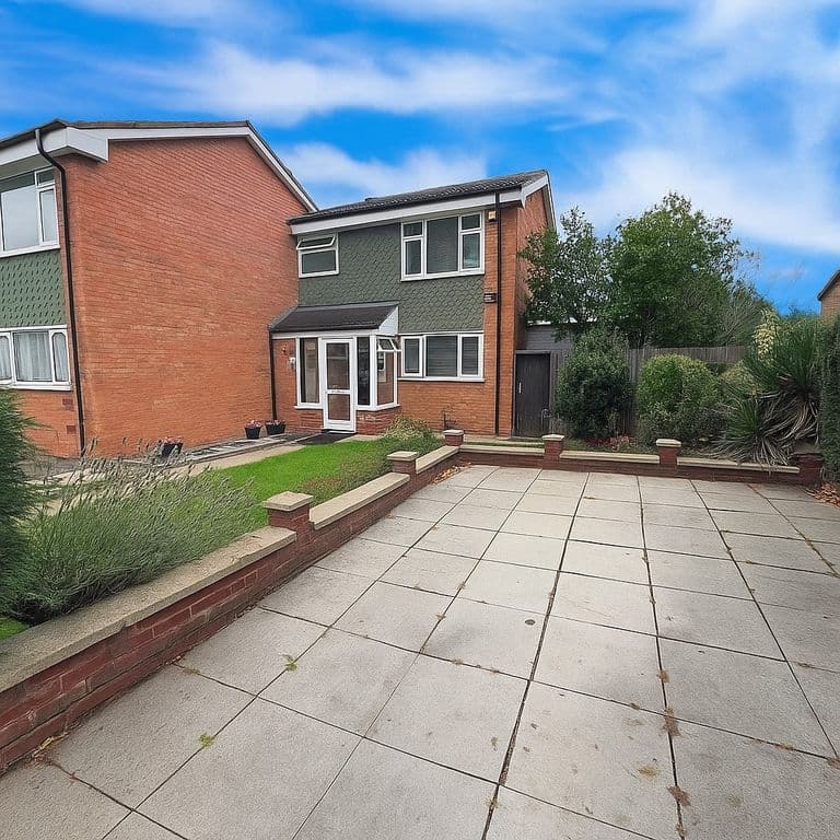 View property at Kelsull Croft, Birmingham B37