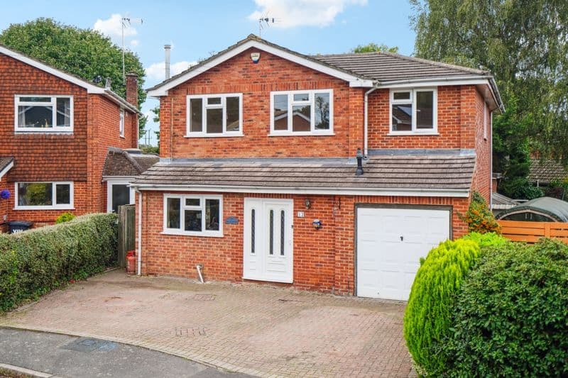 Bovingdon Heights, Marlow SL7 - Image 1