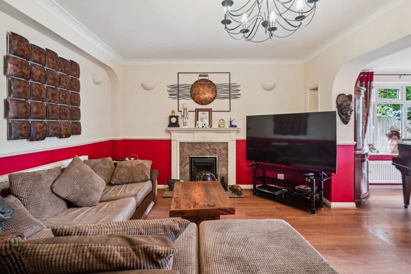 Bovingdon Heights, Marlow SL7 - Image 3