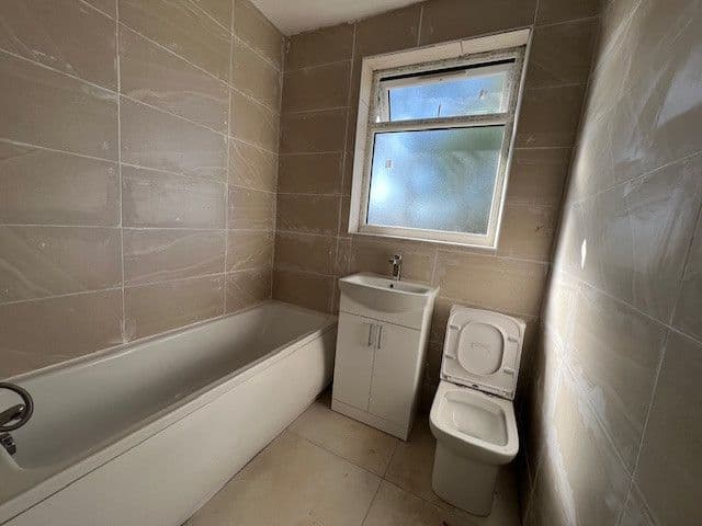 Langham Drive, Romford, Essex RM6 - Image 10