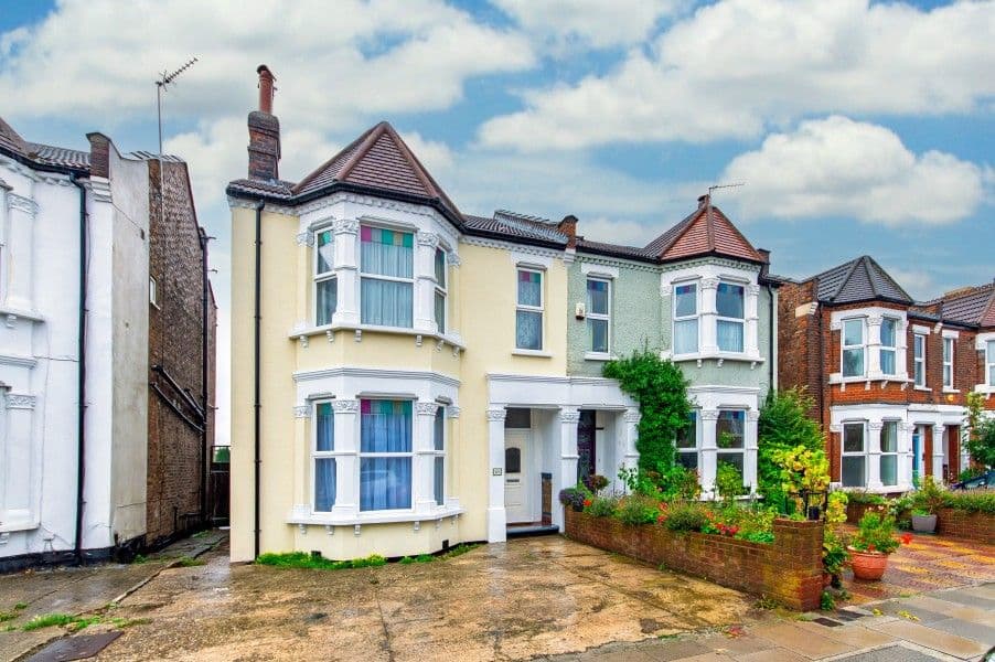 Long Lane, Finchley N3 - Image 1